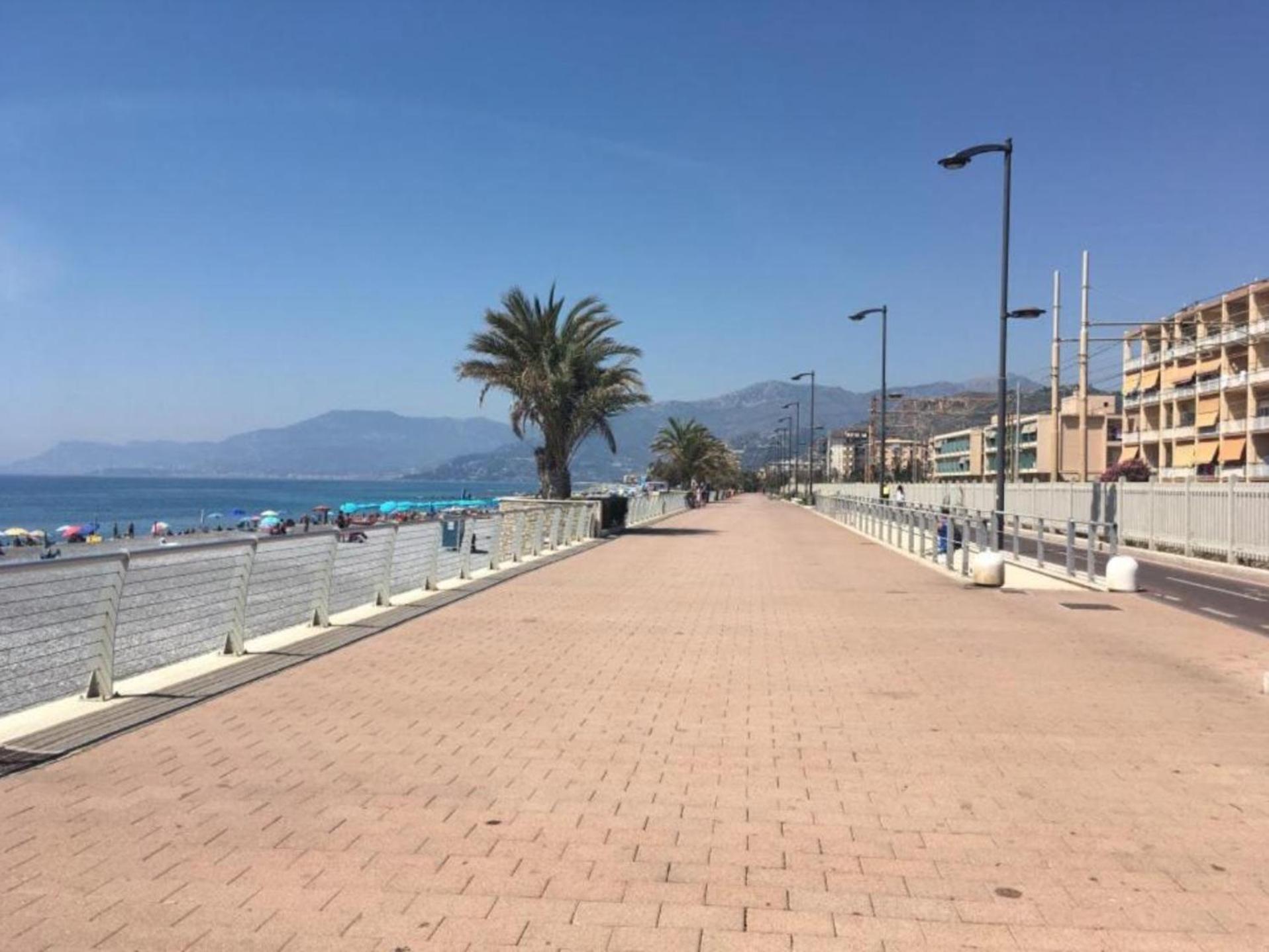 Casa Mare - 250M Dalla Spiaggia Lägenhet Vallecrosia Exteriör bild
